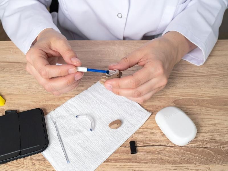 Como Higienizar e Cuidar do Seu Aparelho Auditivo Corretamente